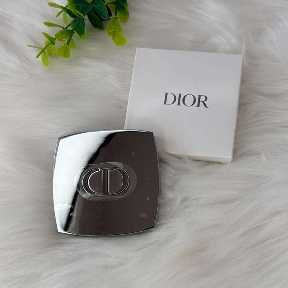 Dior‎ Shiny Silver Compact